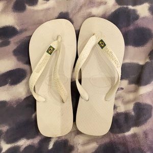 Perfect white/brazilian flag colored Havaianas